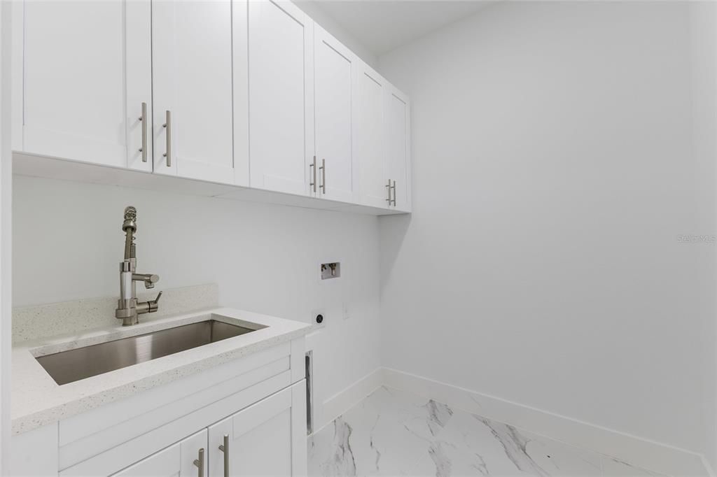 For Sale: $374,900 (3 beds, 2 baths, 1661 Square Feet)