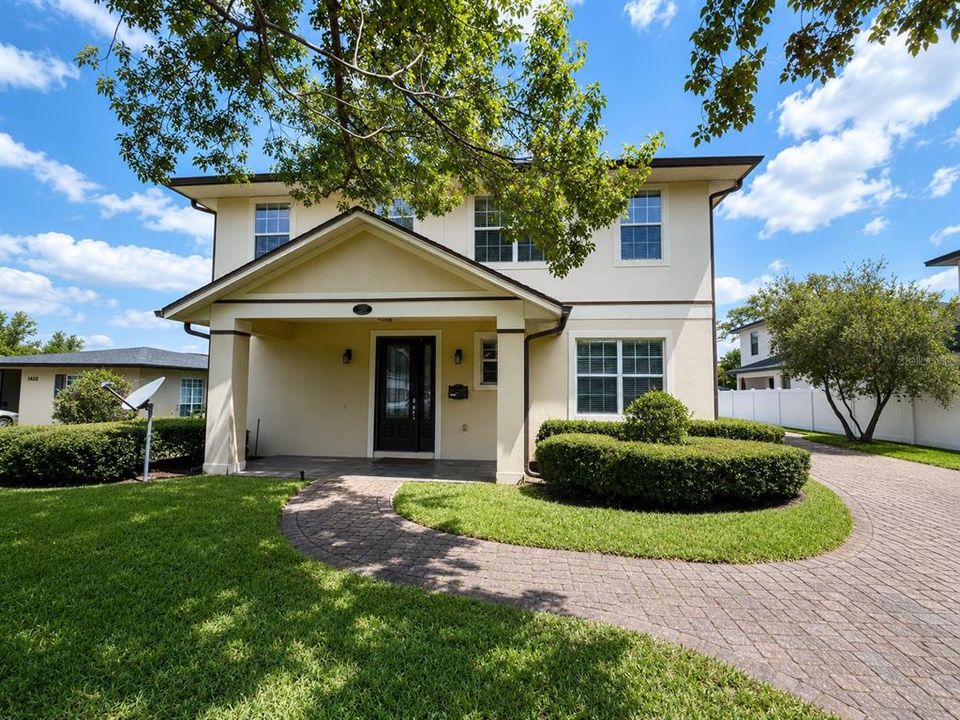For Rent: $3,150 (3 beds, 2 baths, 1803 Square Feet)