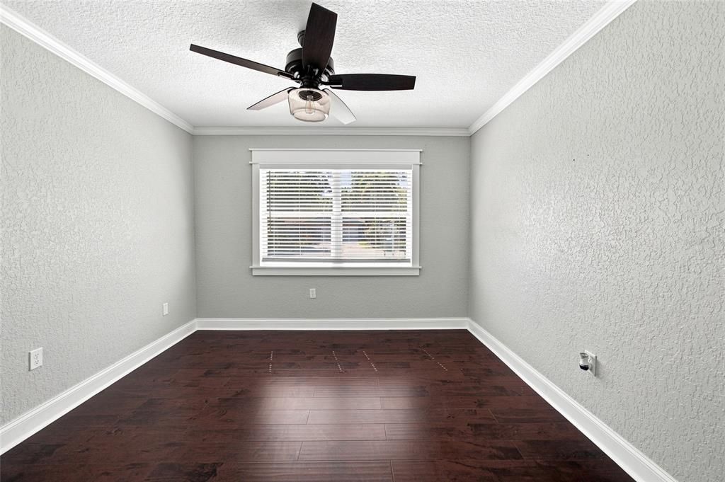 Activo con contrato: $335,000 (2 camas, 2 baños, 1237 Pies cuadrados)