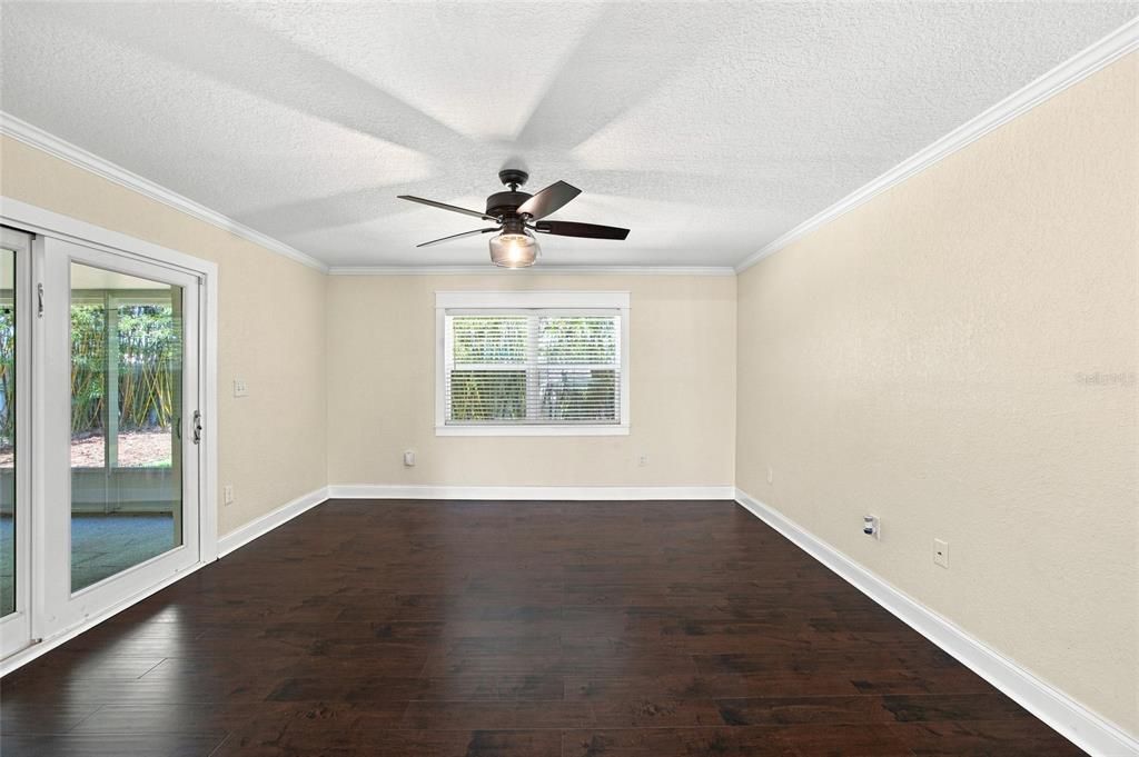 Activo con contrato: $335,000 (2 camas, 2 baños, 1237 Pies cuadrados)