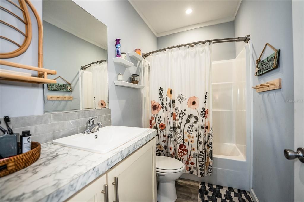 На продажу: $384,900 (4 спален, 2 ванн, 1836 Квадратных фут)