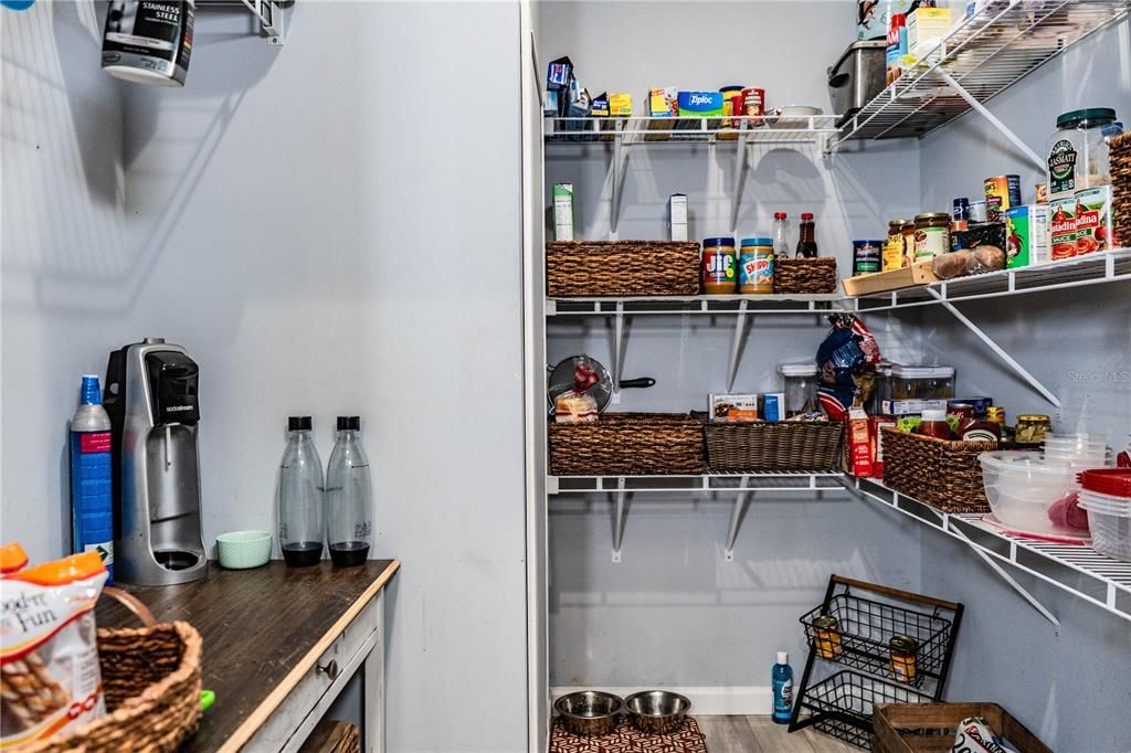 На продажу: $384,900 (4 спален, 2 ванн, 1836 Квадратных фут)