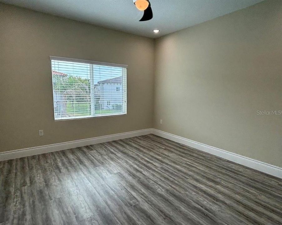 Activo con contrato: $2,450 (3 camas, 2 baños, 2281 Pies cuadrados)
