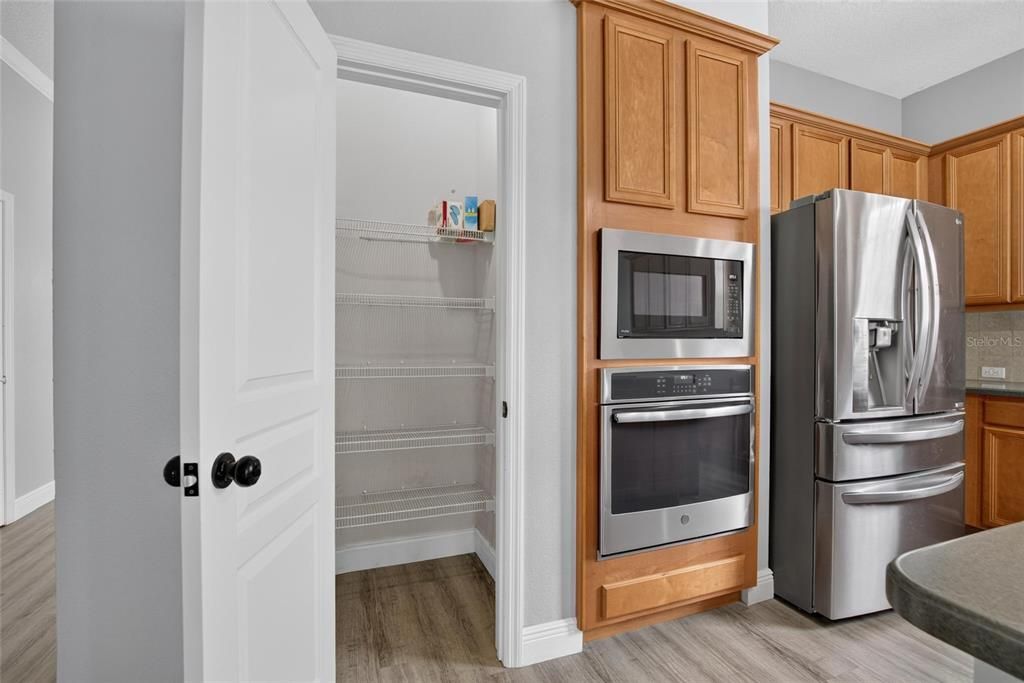 For Sale: $600,000 (4 beds, 3 baths, 3167 Square Feet)