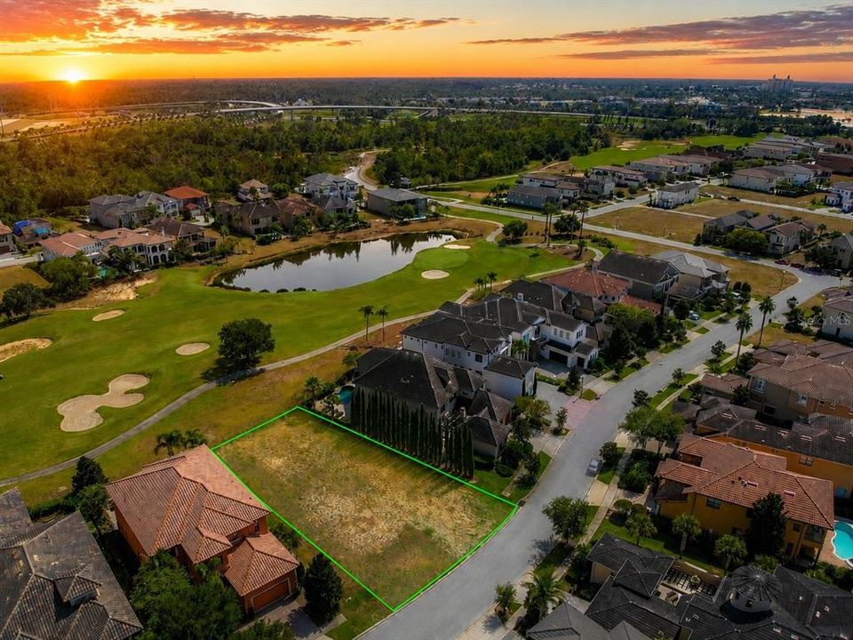 На продажу: $1,299,000 (0.27 acres)