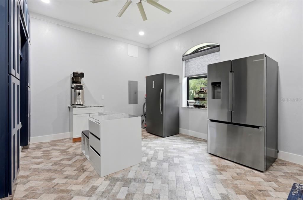 For Sale: $2,000,000 (3 beds, 2 baths, 2932 Square Feet)