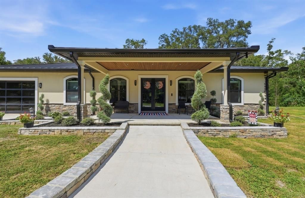 For Sale: $2,000,000 (3 beds, 2 baths, 2932 Square Feet)