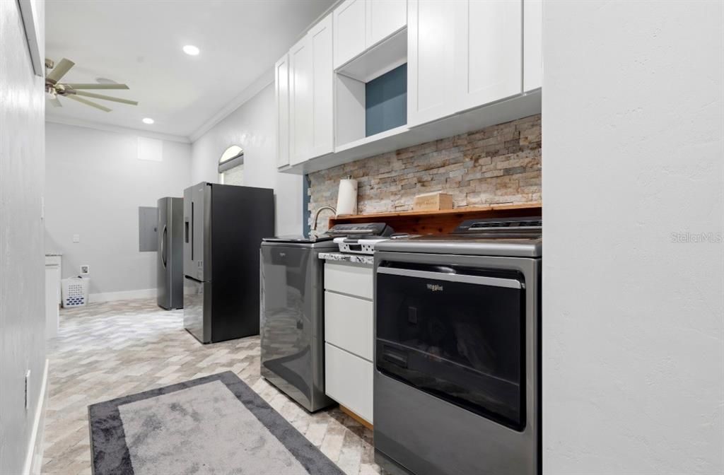 For Sale: $2,000,000 (3 beds, 2 baths, 2932 Square Feet)