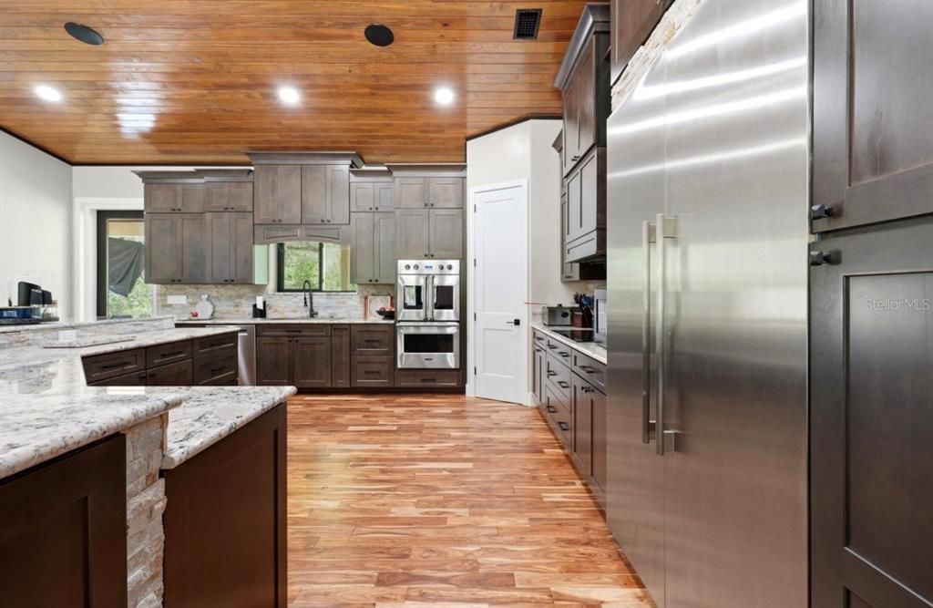 For Sale: $2,000,000 (3 beds, 2 baths, 2932 Square Feet)