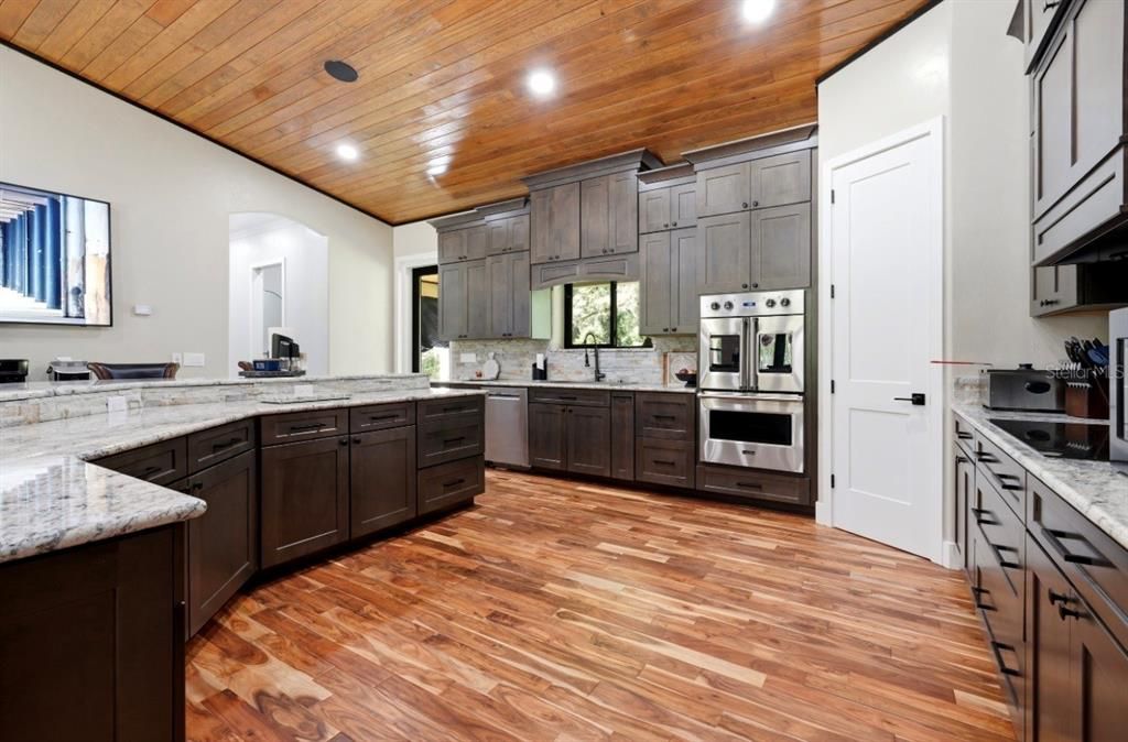 For Sale: $2,000,000 (3 beds, 2 baths, 2932 Square Feet)