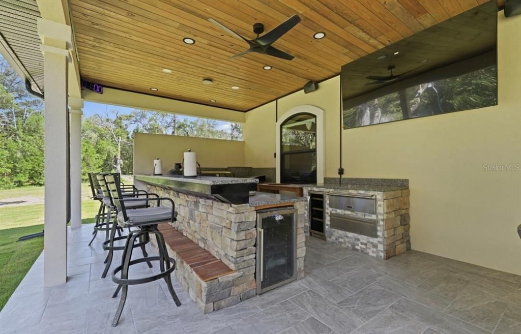 For Sale: $2,000,000 (3 beds, 2 baths, 2932 Square Feet)