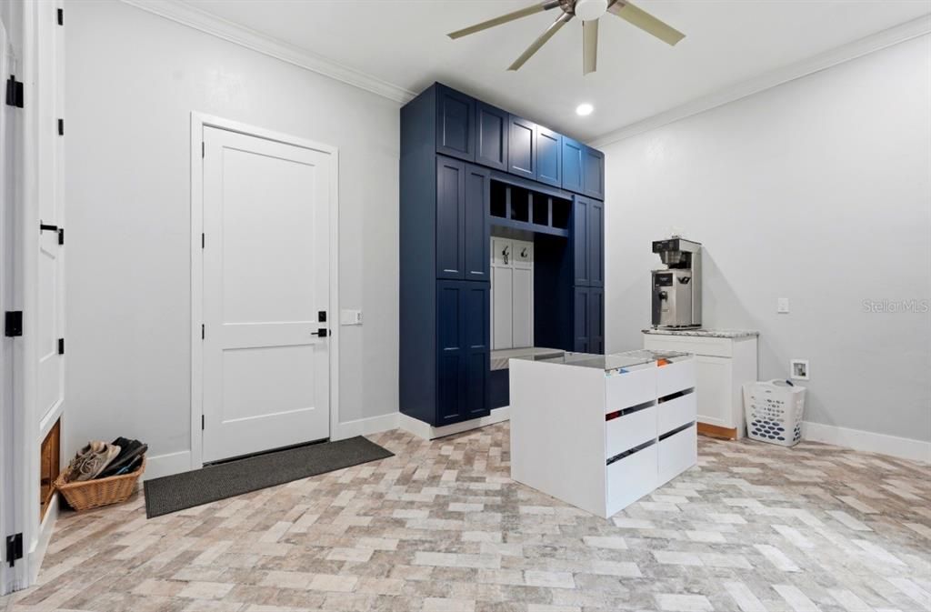 For Sale: $2,000,000 (3 beds, 2 baths, 2932 Square Feet)