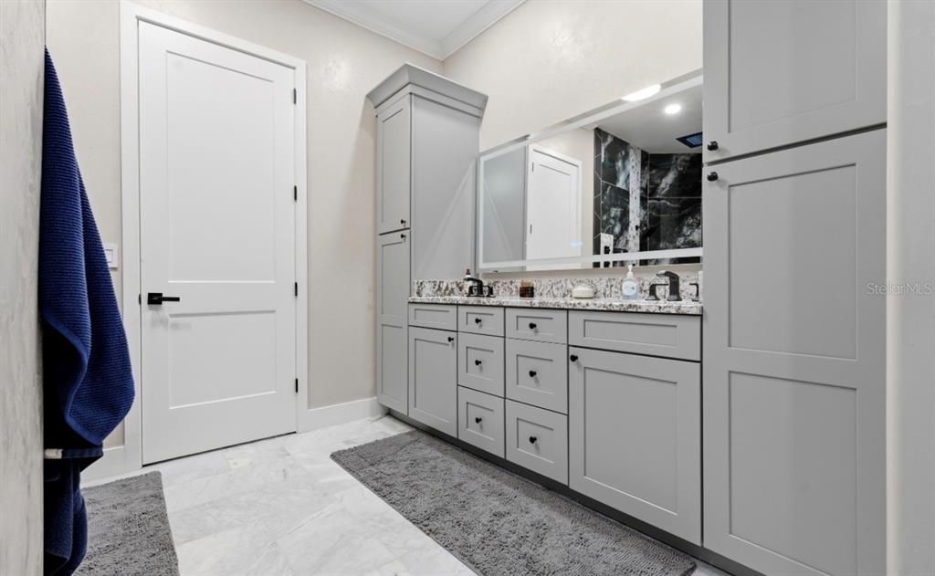 For Sale: $2,000,000 (3 beds, 2 baths, 2932 Square Feet)