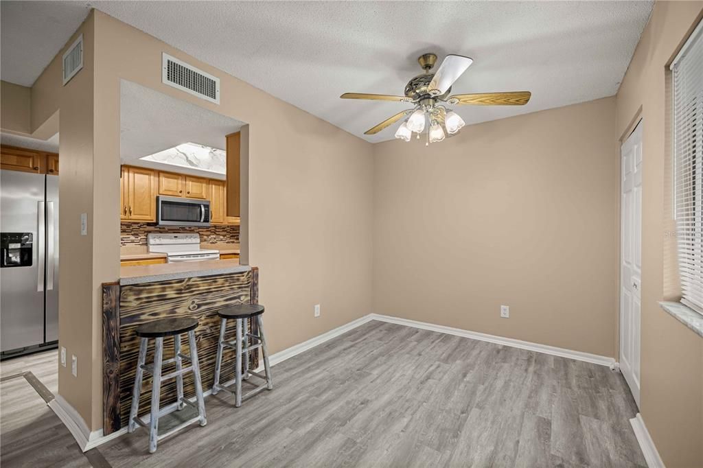 For Sale: $139,000 (2 beds, 1 baths, 1072 Square Feet)