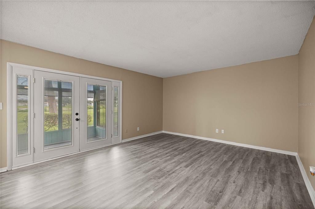 For Sale: $139,000 (2 beds, 1 baths, 1072 Square Feet)