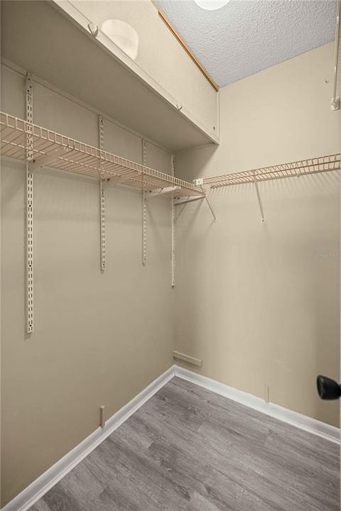 For Sale: $139,000 (2 beds, 1 baths, 1072 Square Feet)