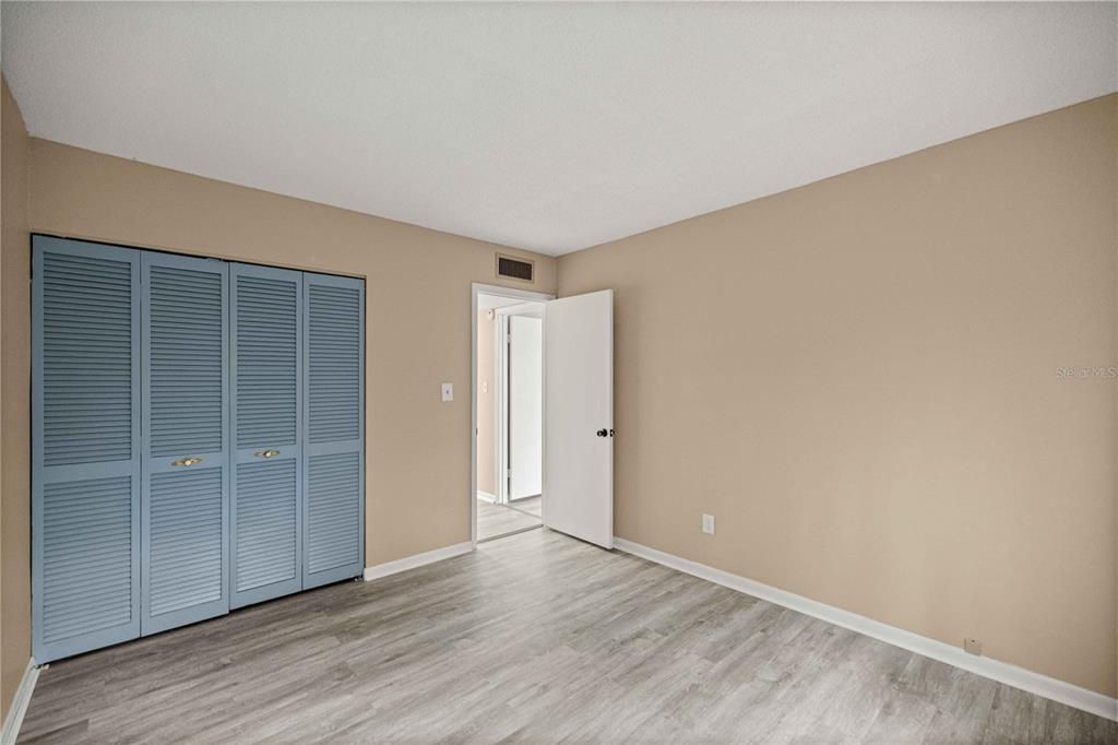 For Sale: $139,000 (2 beds, 1 baths, 1072 Square Feet)