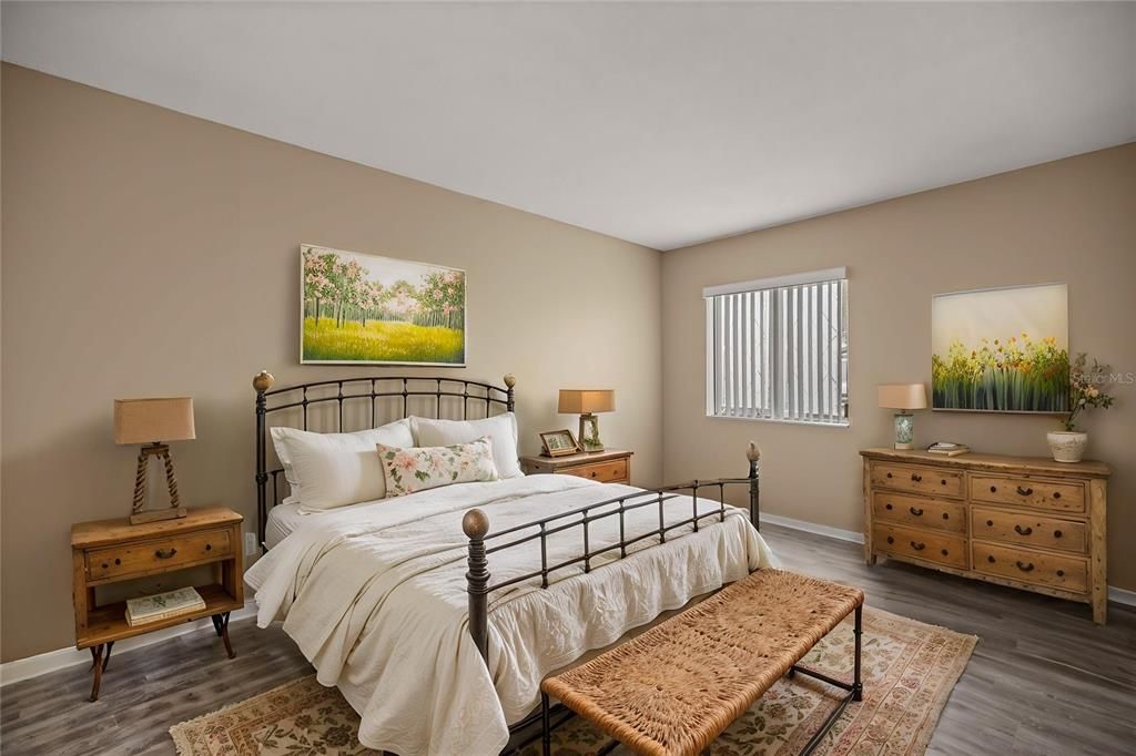 For Sale: $139,000 (2 beds, 1 baths, 1072 Square Feet)