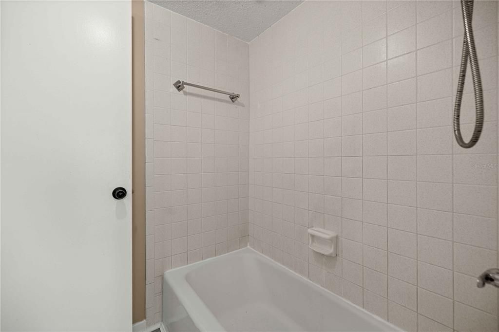 For Sale: $139,000 (2 beds, 1 baths, 1072 Square Feet)
