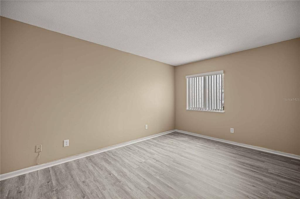 For Sale: $139,000 (2 beds, 1 baths, 1072 Square Feet)