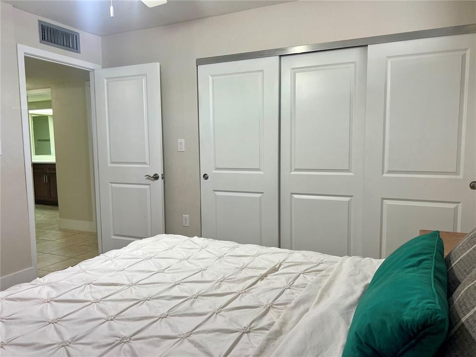 For Rent: $2,200 (2 beds, 2 baths, 1330 Square Feet)
