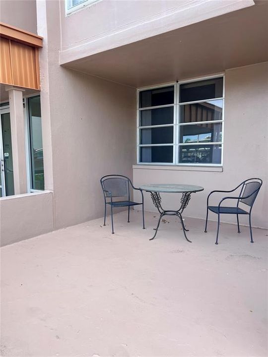 For Rent: $2,200 (2 beds, 2 baths, 1330 Square Feet)