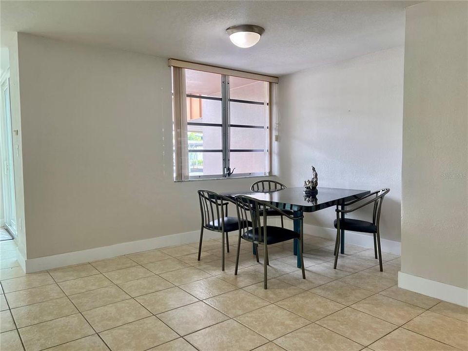 For Rent: $2,200 (2 beds, 2 baths, 1330 Square Feet)