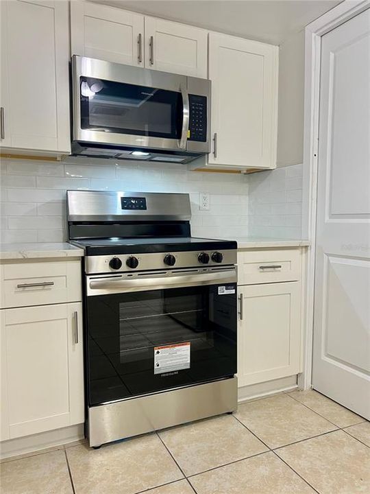 For Rent: $2,200 (2 beds, 2 baths, 1330 Square Feet)