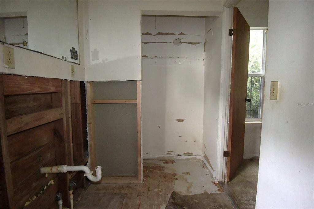 На продажу: $130,000 (1 спален, 1 ванн, 712 Квадратных фут)