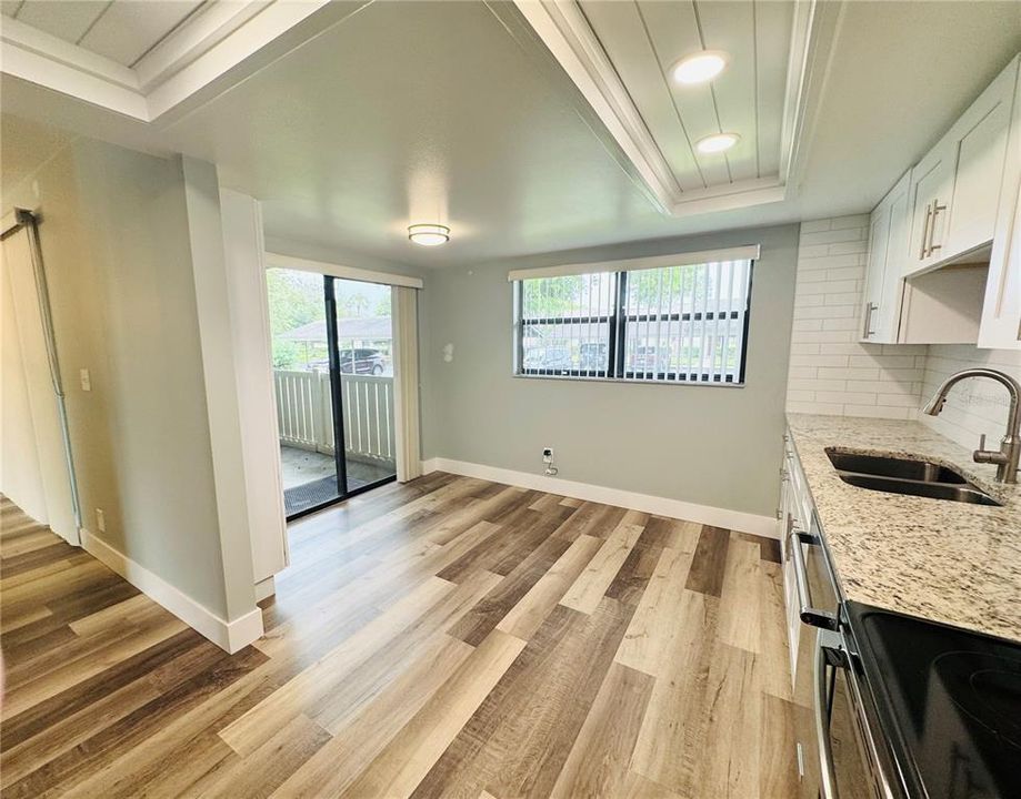 Active With Contract: $2,195 (2 beds, 2 baths, 1250 Square Feet)
