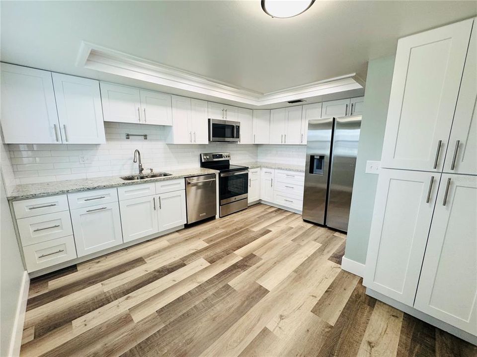 Active With Contract: $2,195 (2 beds, 2 baths, 1250 Square Feet)