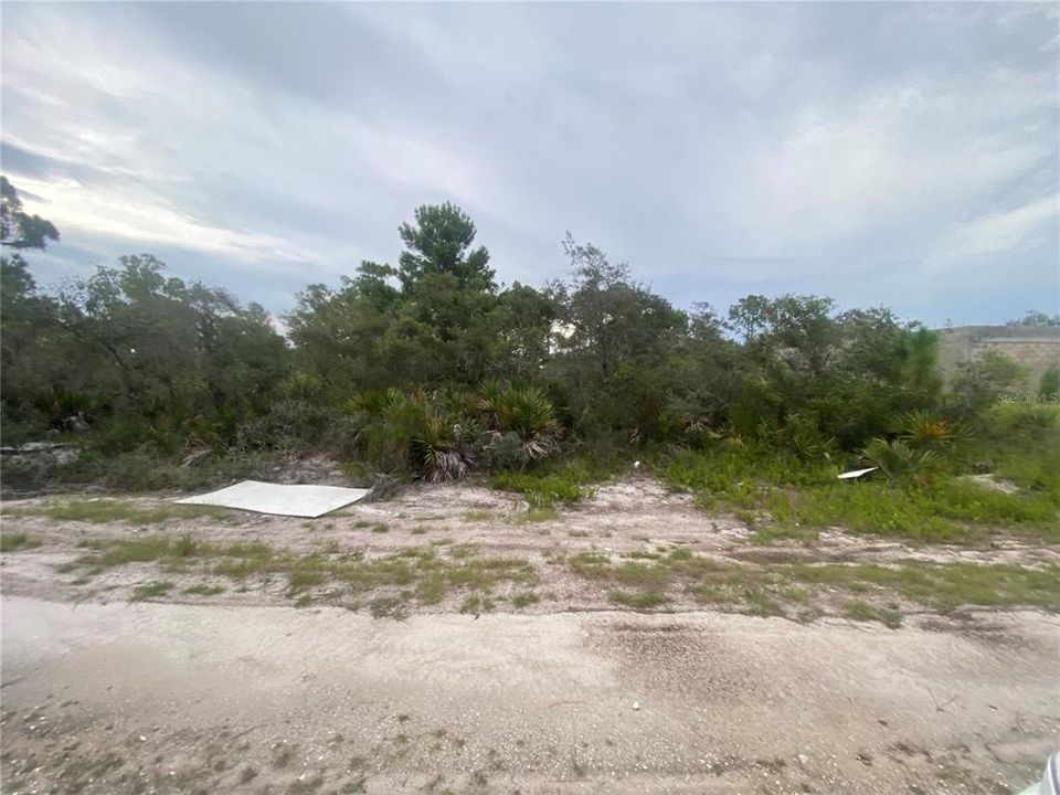 На продажу: $18,700 (0.17 acres)