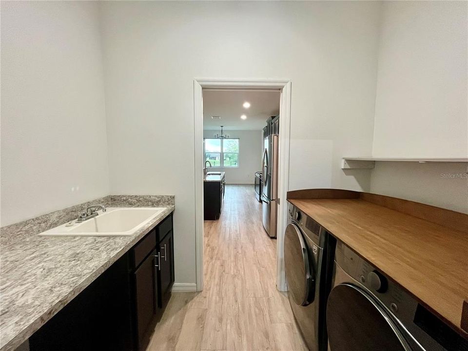 En Venta: $325,000 (3 camas, 2 baños, 1691 Pies cuadrados)