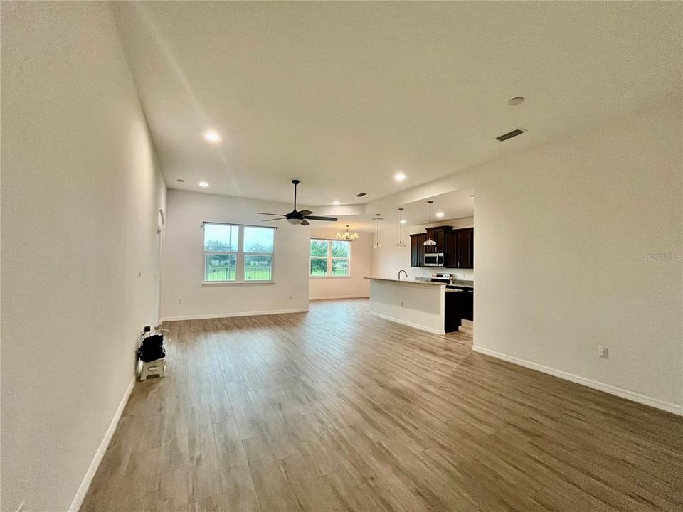 En Venta: $325,000 (3 camas, 2 baños, 1691 Pies cuadrados)