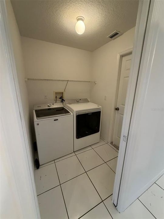В аренду: $1,900 (3 спален, 2 ванн, 1843 Квадратных фут)