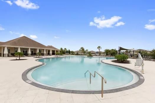 Active With Contract: $305,000 (3 beds, 2 baths, 1540 Square Feet)