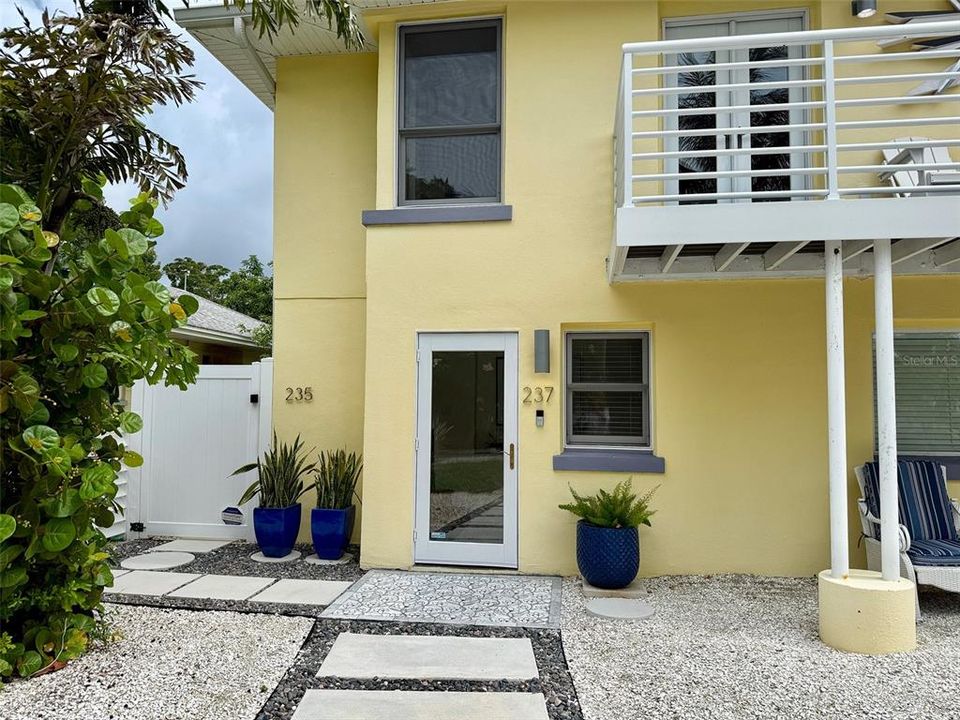 For Rent: $4,900 (3 beds, 3 baths, 2177 Square Feet)