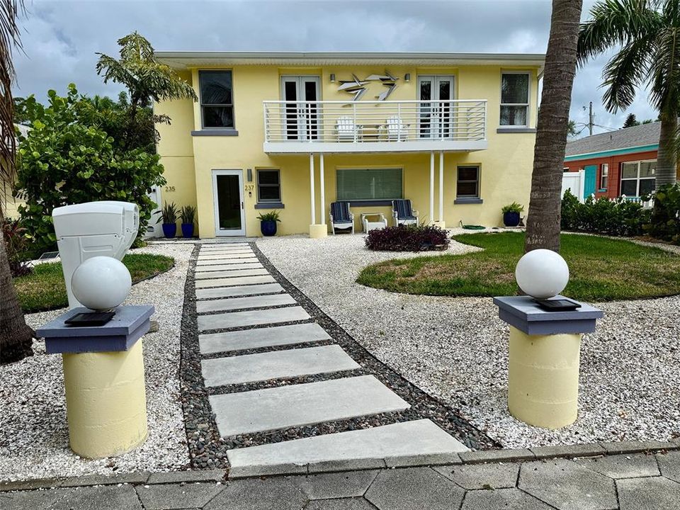 For Rent: $4,900 (3 beds, 3 baths, 2177 Square Feet)