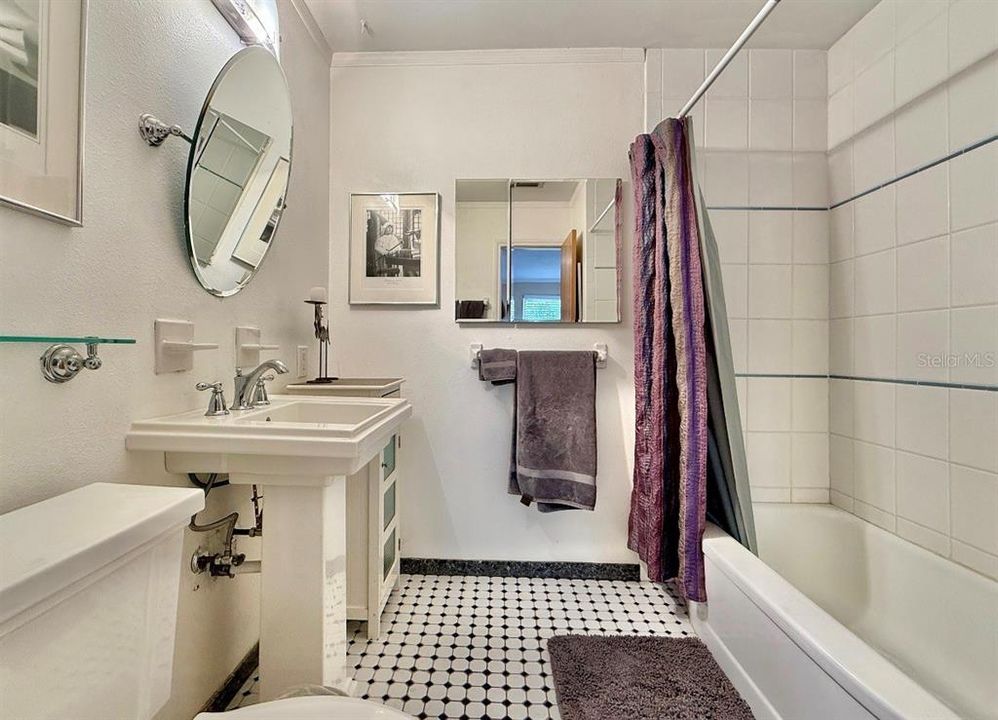 For Rent: $4,900 (3 beds, 3 baths, 2177 Square Feet)