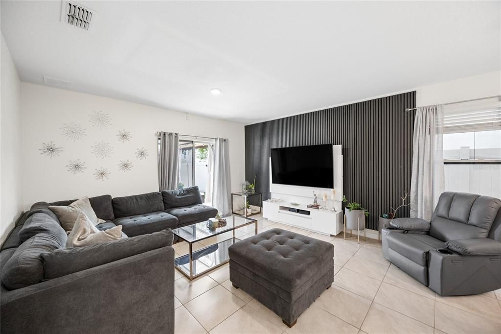 На продажу: $499,990 (5 спален, 3 ванн, 2447 Квадратных фут)