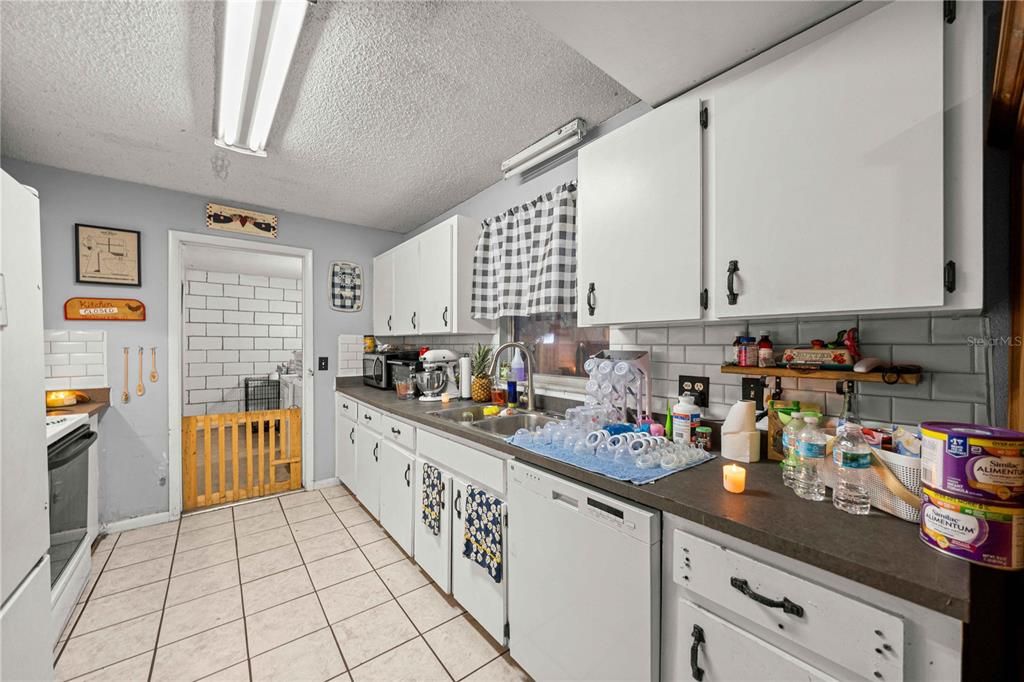 For Sale: $195,000 (3 beds, 2 baths, 1176 Square Feet)