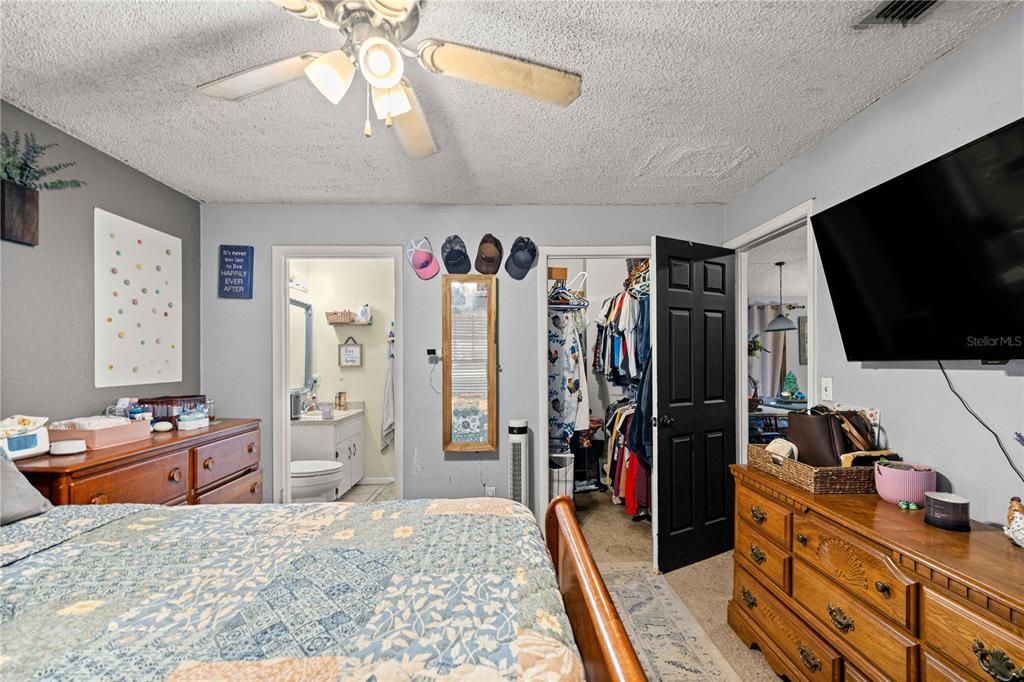 For Sale: $195,000 (3 beds, 2 baths, 1176 Square Feet)