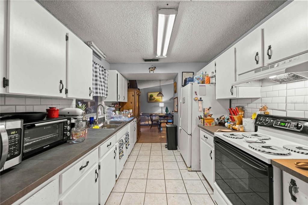 For Sale: $195,000 (3 beds, 2 baths, 1176 Square Feet)