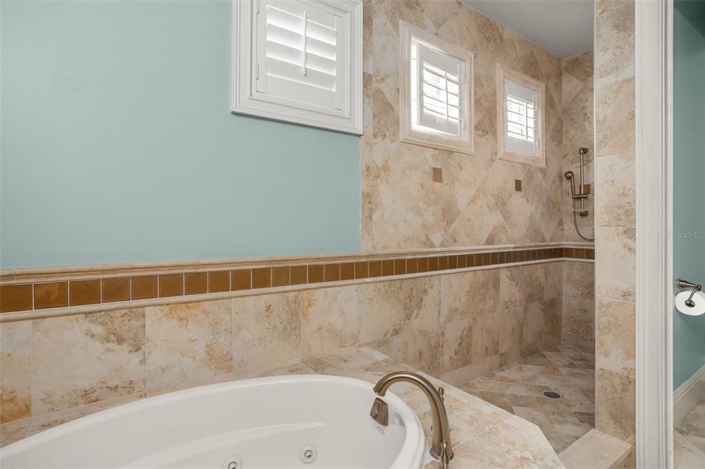 For Rent: $6,300 (3 beds, 3 baths, 2434 Square Feet)