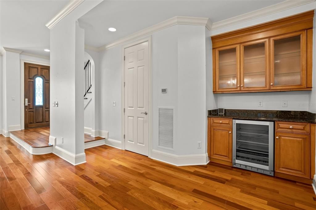 For Rent: $6,300 (3 beds, 3 baths, 2434 Square Feet)