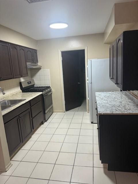 For Rent: $2,650 (4 beds, 2 baths, 1432 Square Feet)