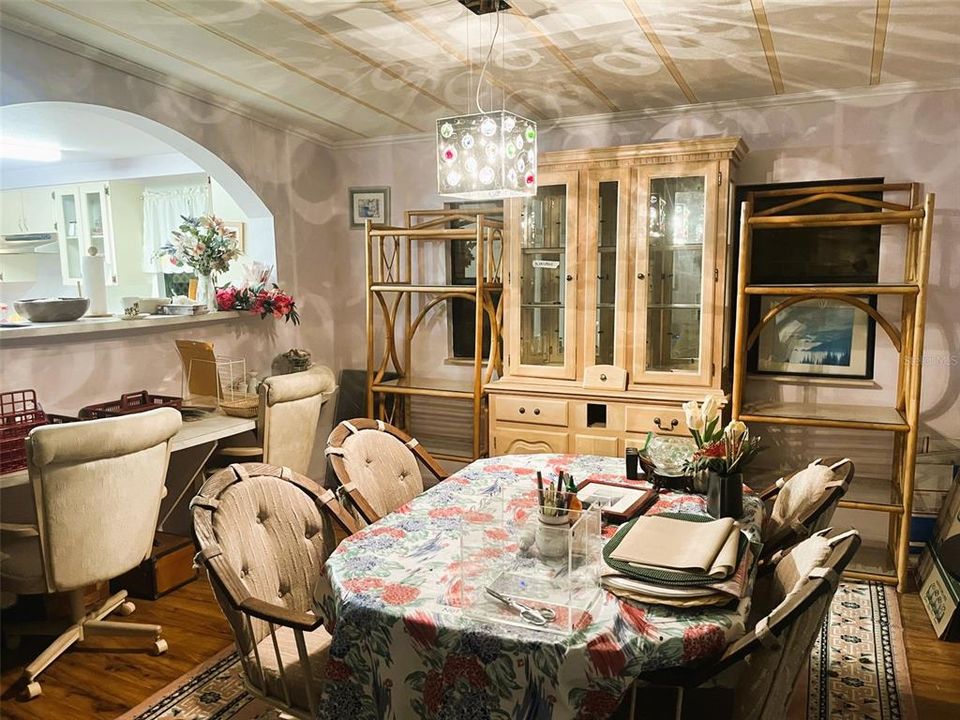 For Sale: $475,000 (2 beds, 1 baths, 1176 Square Feet)
