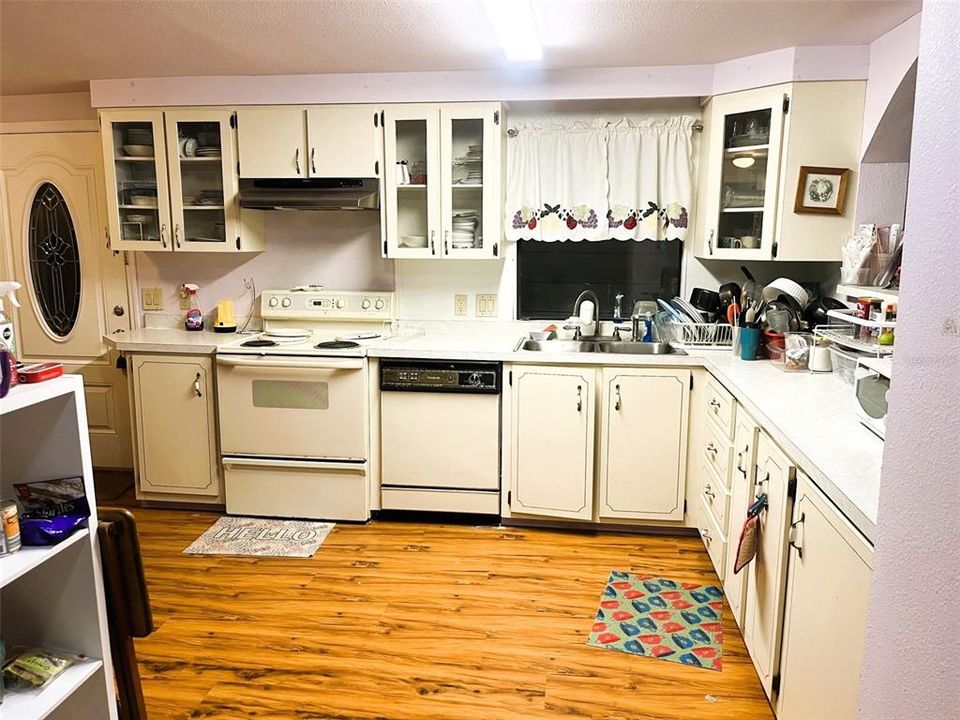 For Sale: $475,000 (2 beds, 1 baths, 1176 Square Feet)