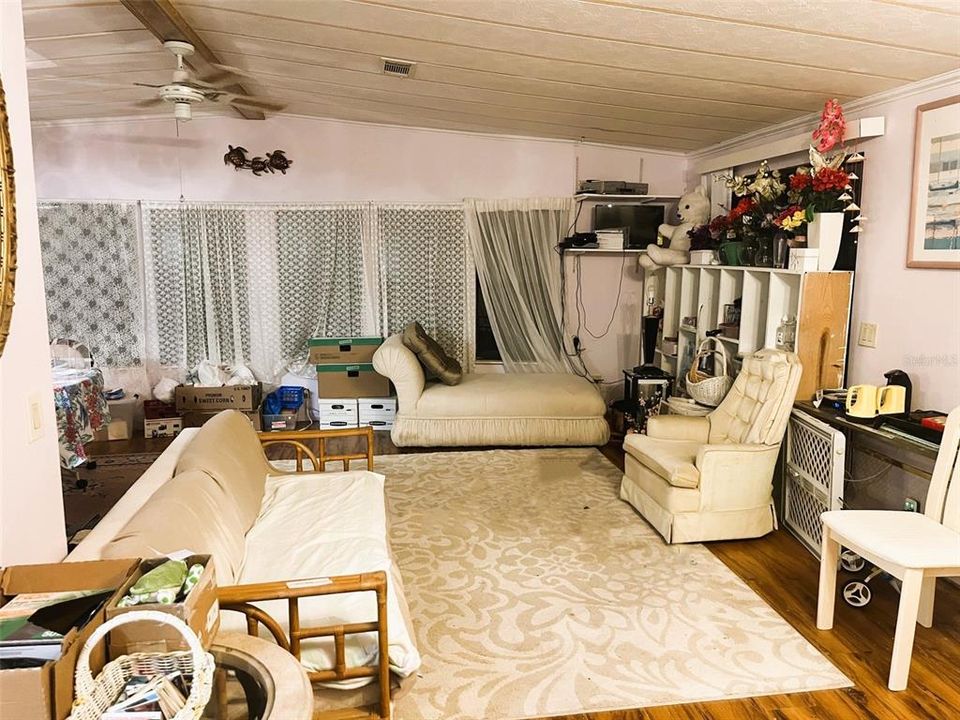 For Sale: $475,000 (2 beds, 1 baths, 1176 Square Feet)