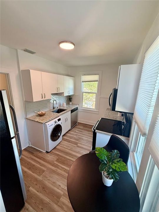 Active With Contract: $1,750 (1 beds, 1 baths, 532 Square Feet)